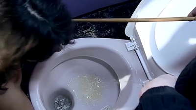 Моја прелепа приватна сексуална робиња Мелание Мемпхис. Она је мој омиљени роб, изгледа невино, младо, у аналном сексу, игрању улога, и могу да је користим кад год желим. Део 1.